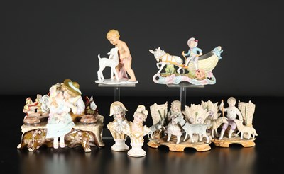 Lot 522 - Lot met 7 Porseleien Beeldjes