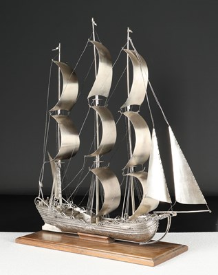 Lot 31 - Zilveren Model van een Schip