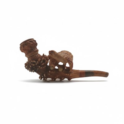 Lot 24 - Meerschuim pijp met roofvogel op tak