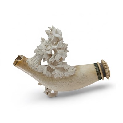 Lot 34 - Meerschuim pijp met wolf bij boom