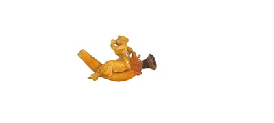 Lot 42 - Meerschuimen tabakspijp met een voorstelling van een zittende vrouw