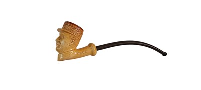 Lot 48 - Meerschuimen pijp met portret van maarschalk Foch