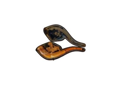 Lot 53 - Meerschuimen pijp met voorstelling van twee spelende leeuwen