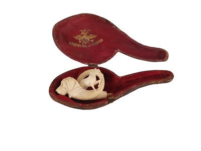 Lot 59 - Meerschuimen pijp met hond en paard
