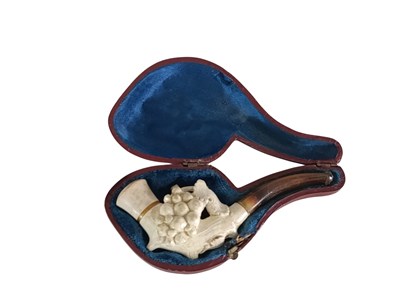 Lot 61 - Meerschuimen pijp met een druivenrank