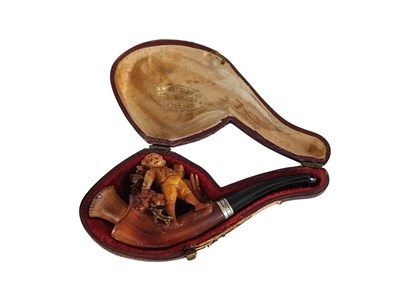 Lot 66 - Morel Mackenzie - Meerschuimpijp met staande man