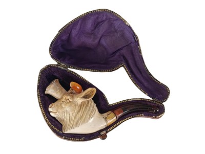 Lot 73 - Meerschuimen pijp met een Stier