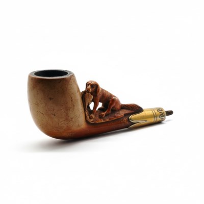 Lot 112 - Meerschuim pijp met hond en prooi