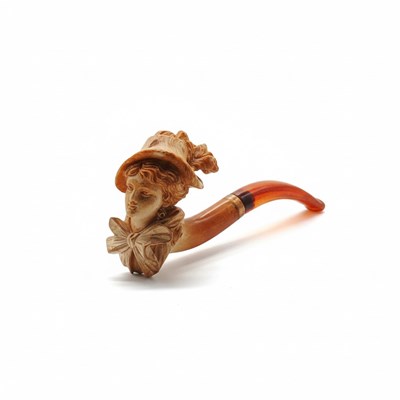 Lot 120 - Meerschuim pijp – vrouwenhoofd met hoed en strik