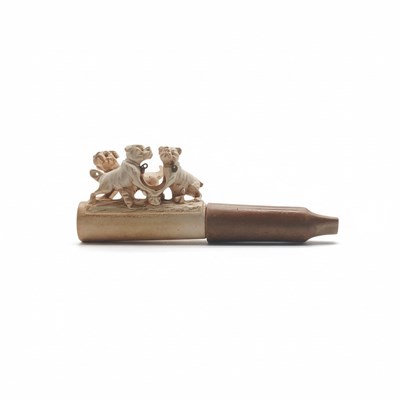 Lot 130 - Meerschuim pijp met drie hondjes