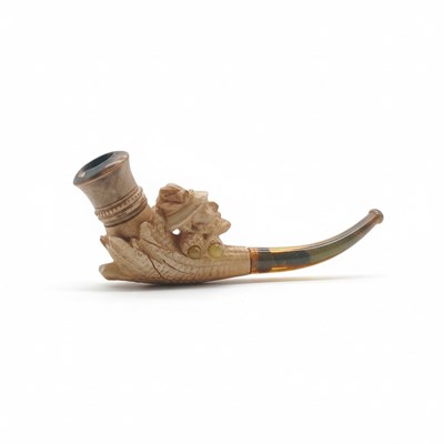 Lot 134 - Meerschuim pijp met liggende man met hoed