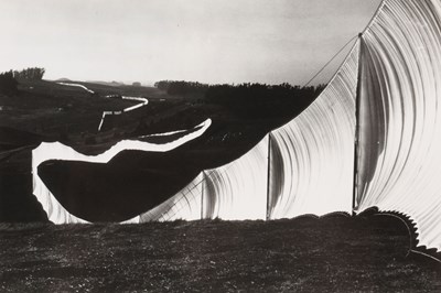 Lot 33 - Wolfgang VOLZ (1948) - Christo: running Fence (1972-1976)