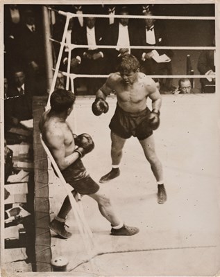 Lot 5 - John GRAUDENZ (1884-1942) - Mickey Walker vs Tommy Milligan (1927)