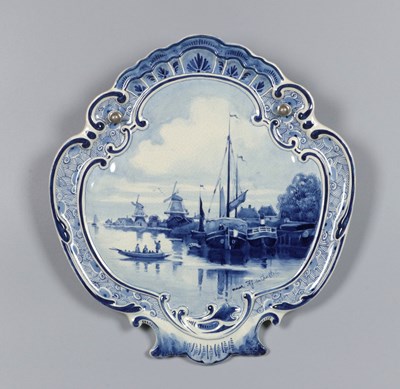 Lot 68 - Delftsblauwe plaquette naar T.J. du Chattel, J.D. van Velzen