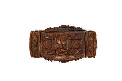 Lot 187 - Frankrijk - Houtgesneden Snuifdoos 19e eeuw