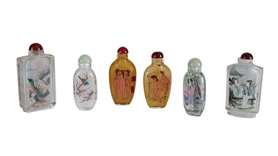 Lot 194 - China - 6 diverse Handbeschilderde glazen "Snufbottles"