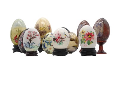 Lot 219 - Lot met 11 Handbeschilderde eieren