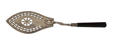 Lot 593 - 19th century silver fish server