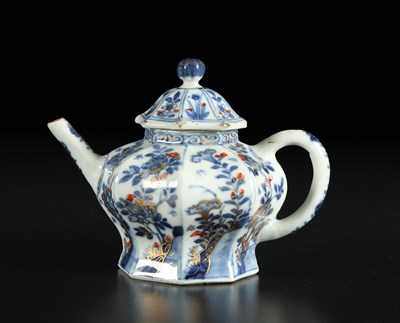 Lot 502 - A Chinese Kangxi period Imari Octagonal Teapot