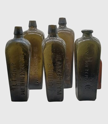 Lot 232 - Lot met 5 vintage Jeneverflessen