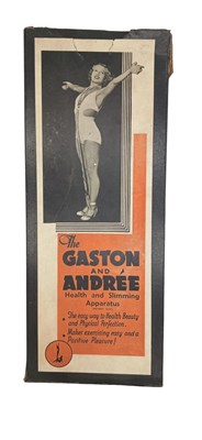 Lot 239 - Gaston & Andrée fitnessapparaat in doos, circa 1930.