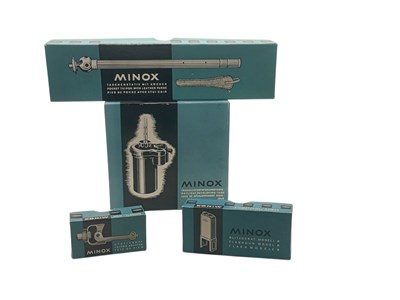 Lot 242 - Fotografie - Lot met toebehoren van de Minox B miniature spycamera