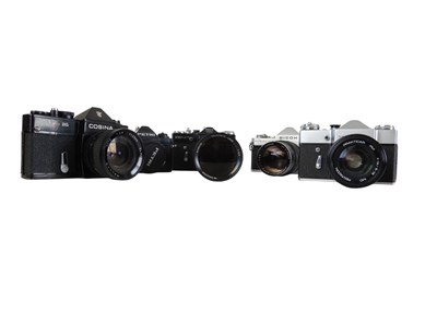 Lot 255 - Lot met 5 Analoge Camera's met Lens