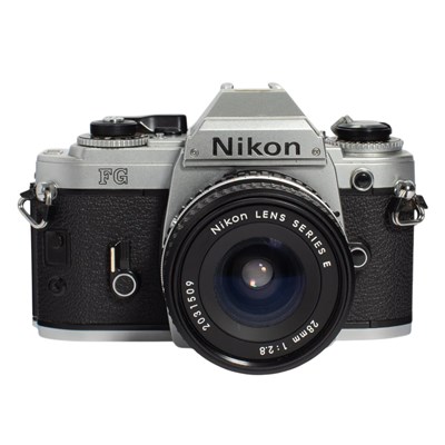 Lot 258 - Fotografie -Nikon FG spiegelreflexcamera met originele etui