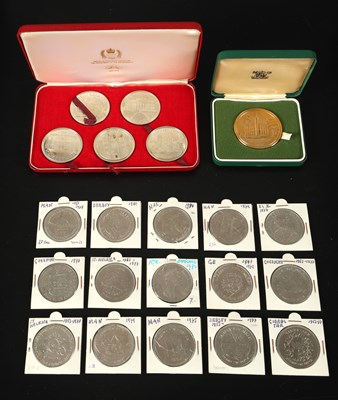 Lot 737 - Collection of coins and medals (38x)