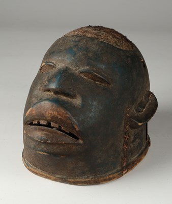 Lot 31 - Makonde mask.