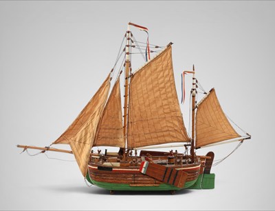 Lot 8 - Ship model of a fishing boat