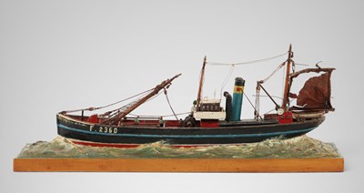 Lot 51 - Ship model of a French fishing steamer