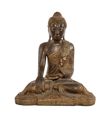 Lot 549 - Large Burmese gilt lacquered buddha