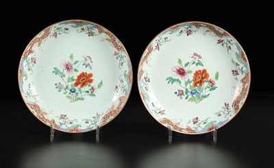 Lot 514 - A pair of famille rose plates, Qianlong periode, circa 1760