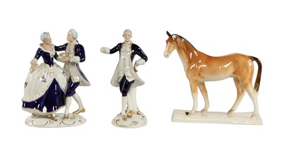 Lot 311 - Royal Dux -Lot met 3 porseleinen beeldjes