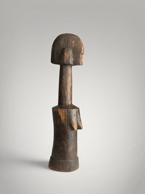 Lot 140 - Mossi fertility doll with hair pin.