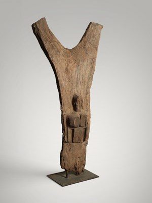 Lot 69 - Dogon toguna post with female figure.