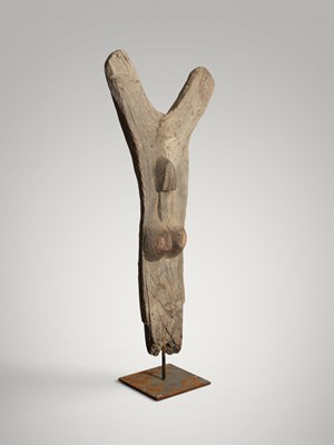 Lot 73 - Dogon toguna post with female figure.
