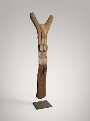Lot 78 - Dogon toguna post with female figure.