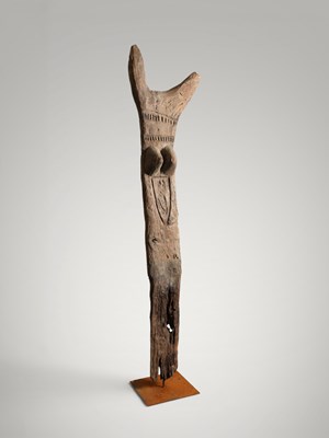 Lot 81 - Dogon toguna post.