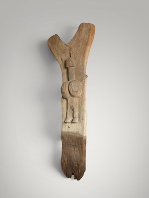 Lot 83 - Dogon toguna post with female figure.