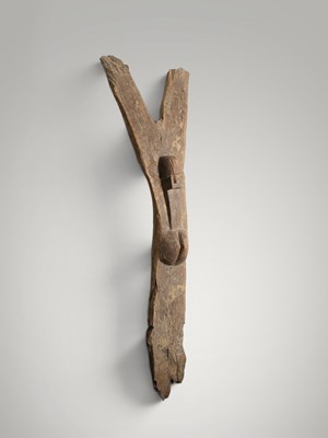 Lot 84 - Dogon toguna post with female figure.
