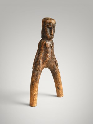 Lot 184 - Baoule catapult and amulet.