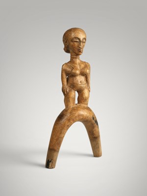 Lot 186 - Baoule catapult and amulet.