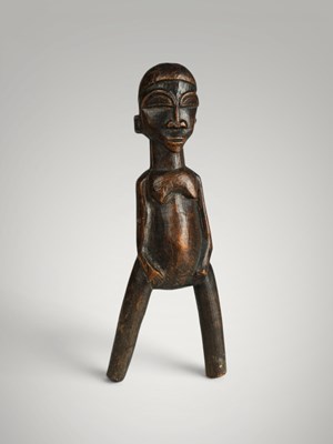 Lot 187 - Baoule catapult and amulet.