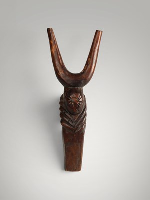 Lot 189 - Baoule catapult and amulet.