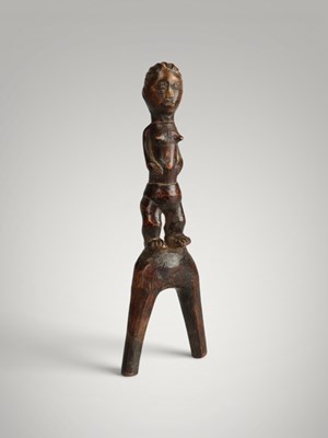 Lot 204 - Baoule catapult and amulet.