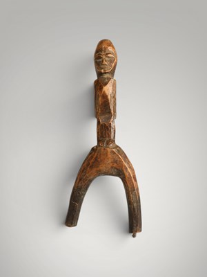 Lot 207 - Baoule catapult and amulet.