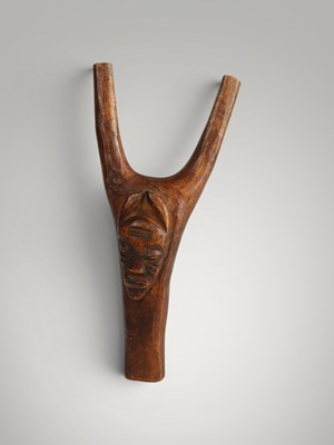 Lot 212 - Baoule catapult and amulet.