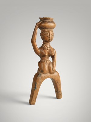 Lot 215 - Baoule catapult and amulet.